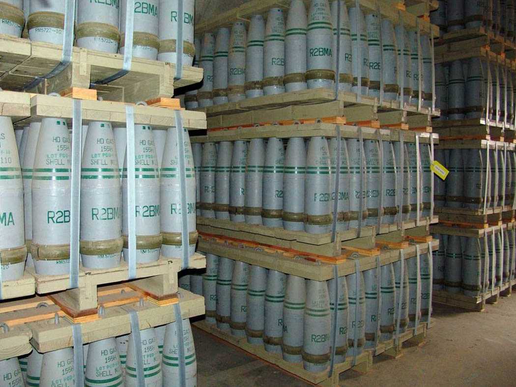 Picture of gas shells pilled up in a warehouse (public domain https://en.wikipedia.org/wiki/File:155mmMustardGasShells.jpg)